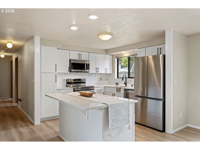 3361 HONEYWOOD St, Eugene, OR 97408