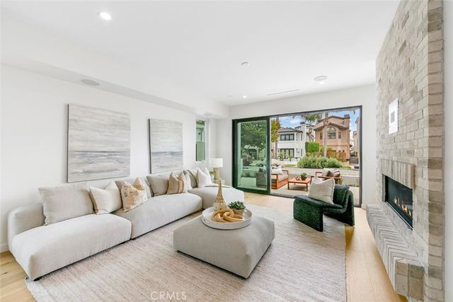 307 14th Street, Huntington Beach, CA 92648