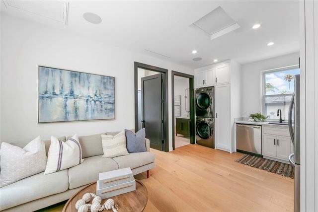 307 14th Street, Huntington Beach, CA 92648