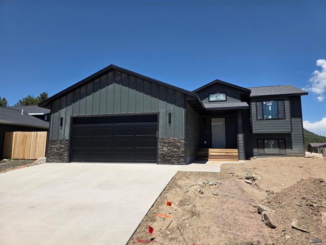 910 TOP O' HILL AVE, Hill City, SD 57745