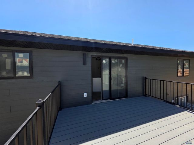 910 TOP O' HILL AVE, Hill City, SD 57745