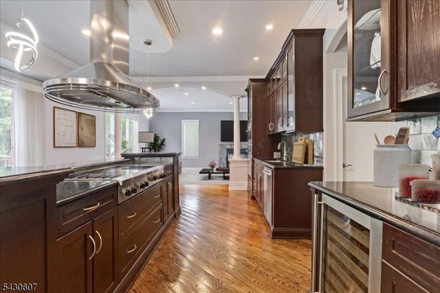47 Mountainwood Ct, Totowa Boro, NJ 07512