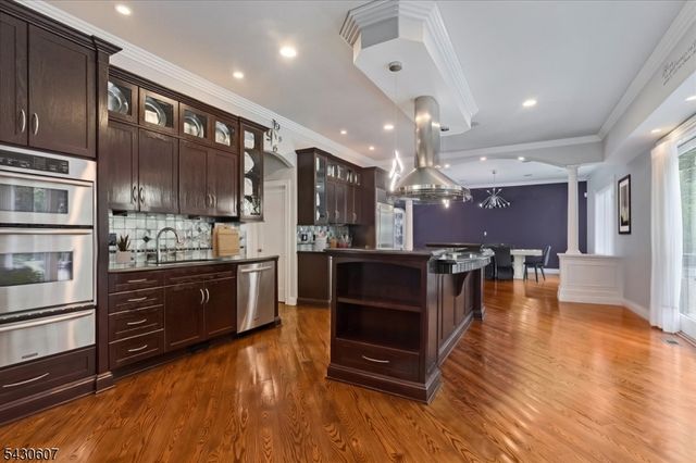 47 Mountainwood Ct, Totowa Boro, NJ 07512