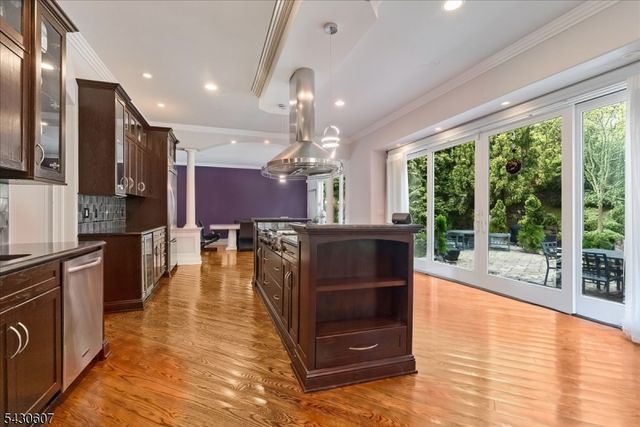 47 Mountainwood Ct, Totowa Boro, NJ 07512