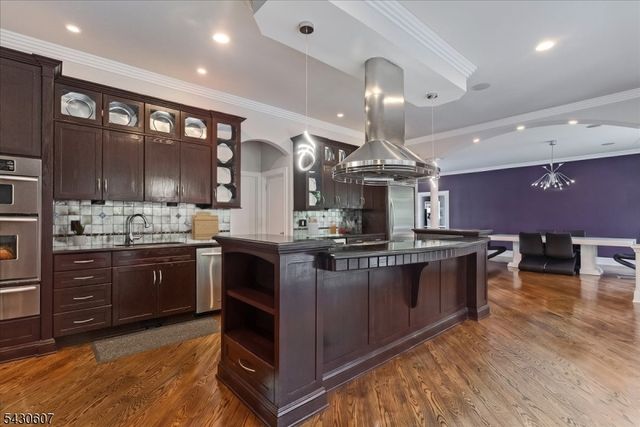 47 Mountainwood Ct, Totowa Boro, NJ 07512