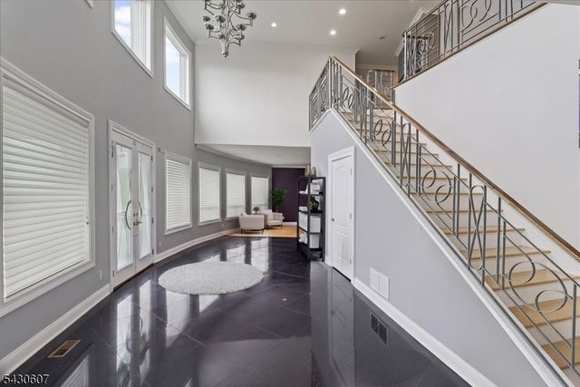 47 Mountainwood Ct, Totowa Boro, NJ 07512