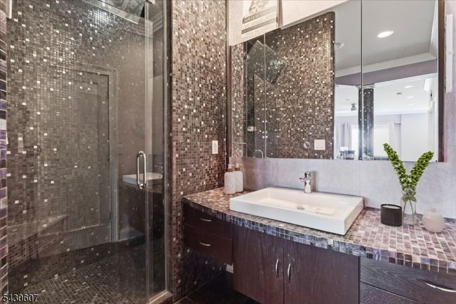 47 Mountainwood Ct, Totowa Boro, NJ 07512