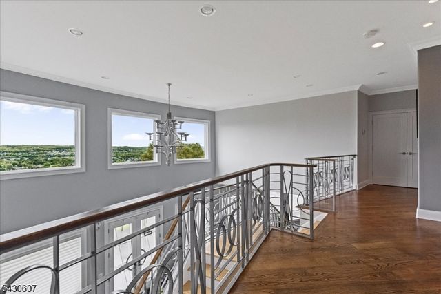 47 Mountainwood Ct, Totowa Boro, NJ 07512