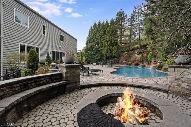 47 Mountainwood Ct, Totowa Boro, NJ 07512