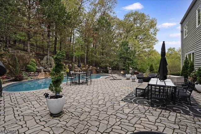47 Mountainwood Ct, Totowa Boro, NJ 07512