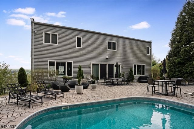 47 Mountainwood Ct, Totowa Boro, NJ 07512