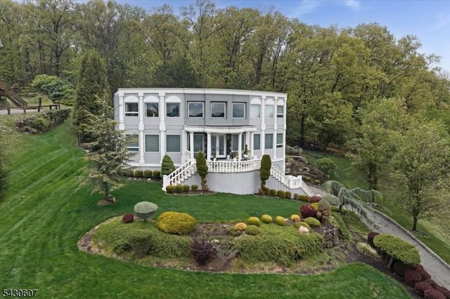 47 Mountainwood Ct, Totowa Boro, NJ 07512