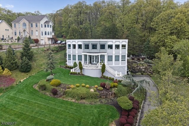 47 Mountainwood Ct, Totowa Boro, NJ 07512