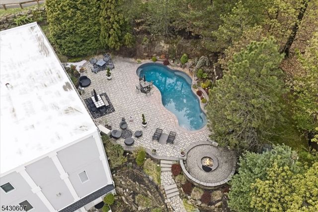 47 Mountainwood Ct, Totowa Boro, NJ 07512