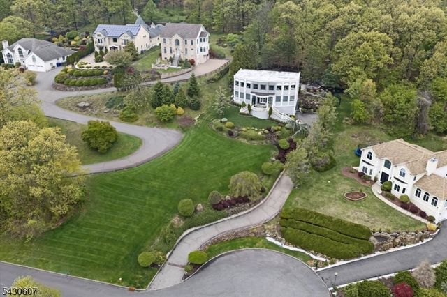 47 Mountainwood Ct, Totowa Boro, NJ 07512