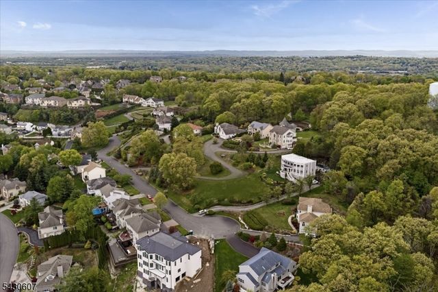 47 Mountainwood Ct, Totowa Boro, NJ 07512