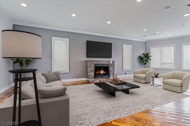 47 Mountainwood Ct, Totowa Boro, NJ 07512