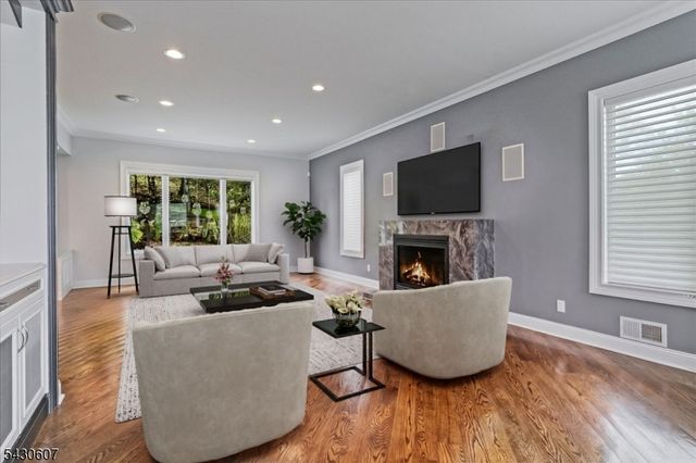 47 Mountainwood Ct, Totowa Boro, NJ 07512