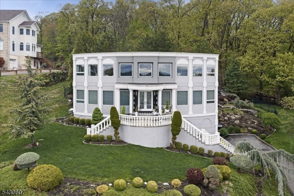 47 Mountainwood Ct, Totowa Boro, NJ 07512