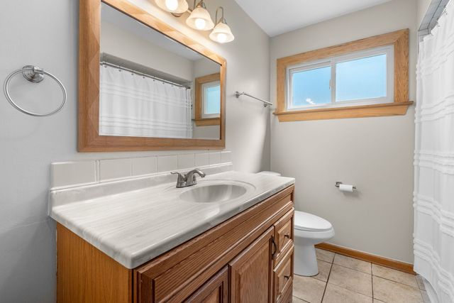 933 N Midlothian Road, Mundelein, IL 60060