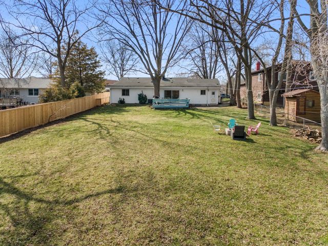 933 N Midlothian Road, Mundelein, IL 60060