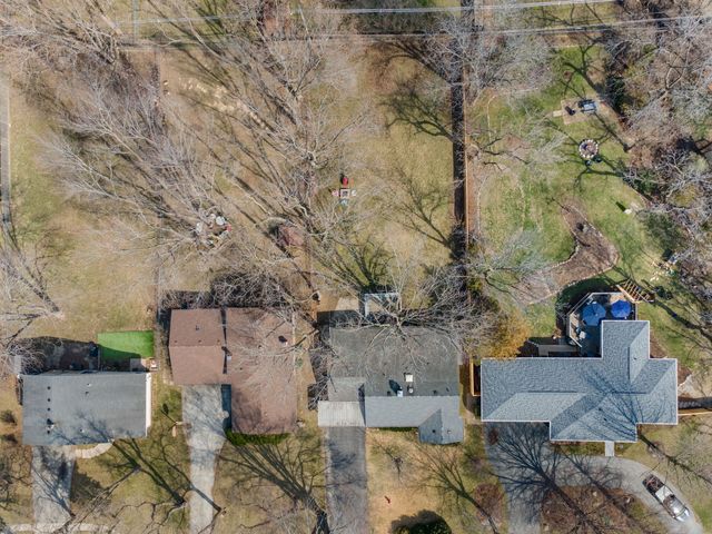 933 N Midlothian Road, Mundelein, IL 60060