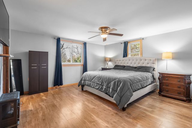 933 N Midlothian Road, Mundelein, IL 60060