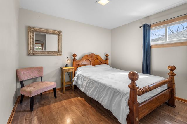 933 N Midlothian Road, Mundelein, IL 60060