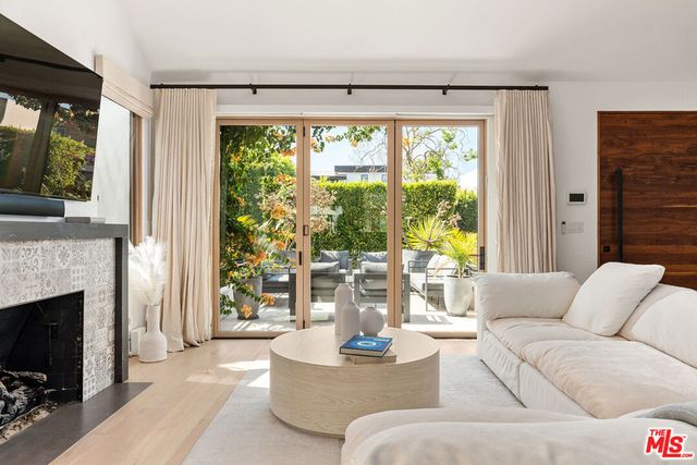 6241 Drexel Avenue, Los Angeles, CA 90048