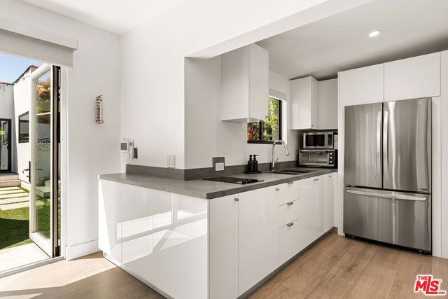 6241 Drexel Avenue, Los Angeles, CA 90048