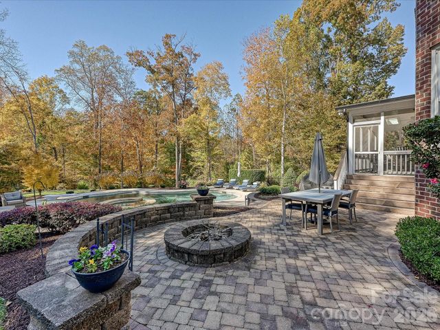 1005 Westbury Drive, Matthews, NC 28104