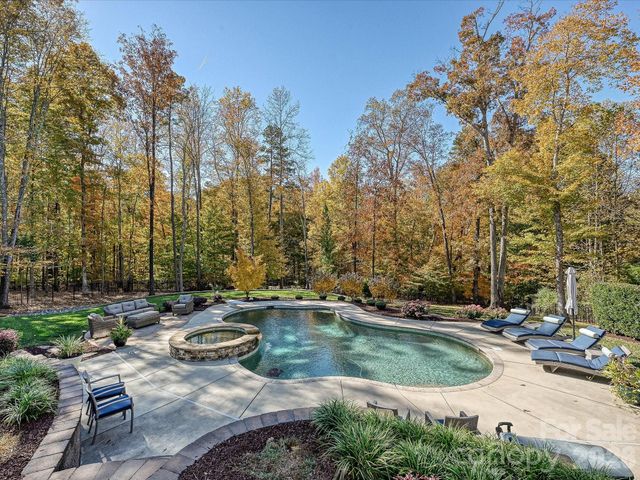 1005 Westbury Drive, Matthews, NC 28104