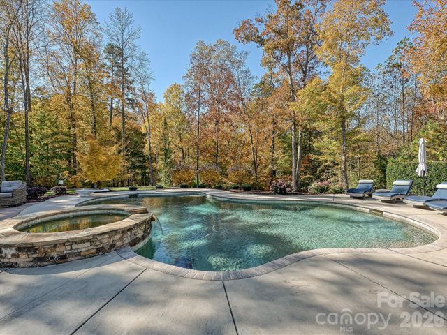 1005 Westbury Drive, Matthews, NC 28104
