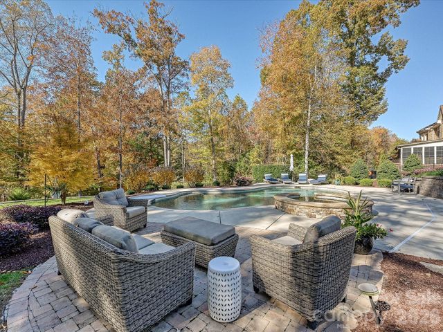 1005 Westbury Drive, Matthews, NC 28104