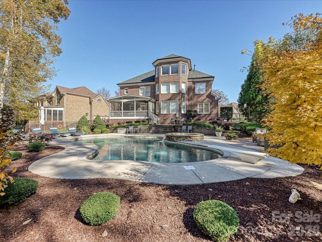 1005 Westbury Drive, Matthews, NC 28104