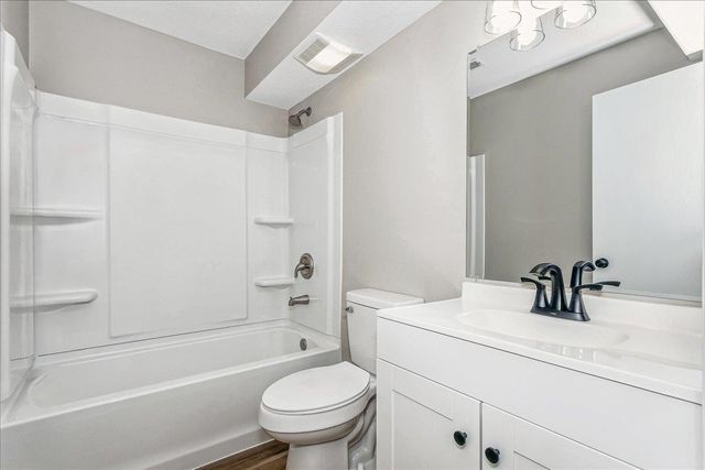 4001 N Jasmine St, Wichita, KS 67226