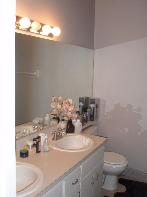 Image 16 of property listing at 6210 BAYSIDE KEY DRIVE, Tampa, FL 33615