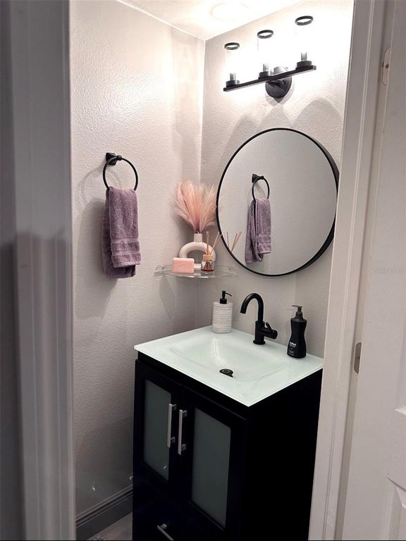 Image 8 of property listing at 6210 BAYSIDE KEY DRIVE, Tampa, FL 33615