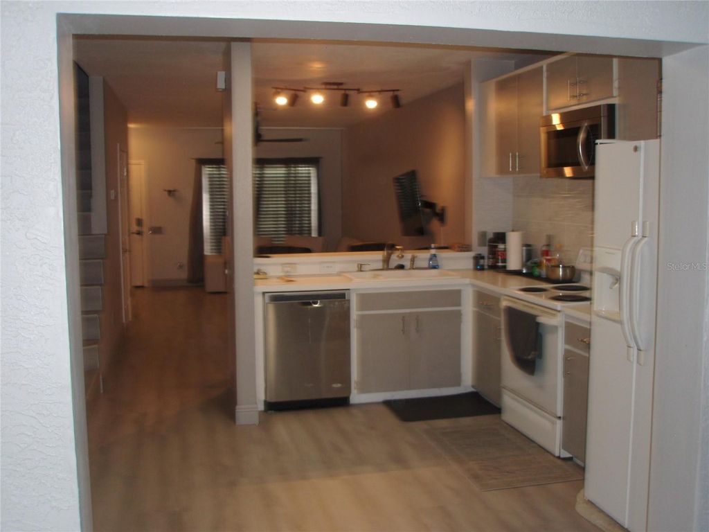 Image 10 of property listing at 6210 BAYSIDE KEY DRIVE, Tampa, FL 33615