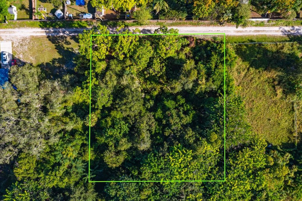 Image 9 of property listing at 1156 N DEAN ROAD, Orlando, FL 32825