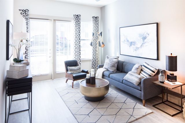 901 N Zang Boulevard 116, Dallas, TX 75208