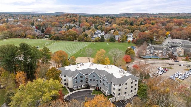 16 Stearns Rd 101, Wellesley, MA 02482