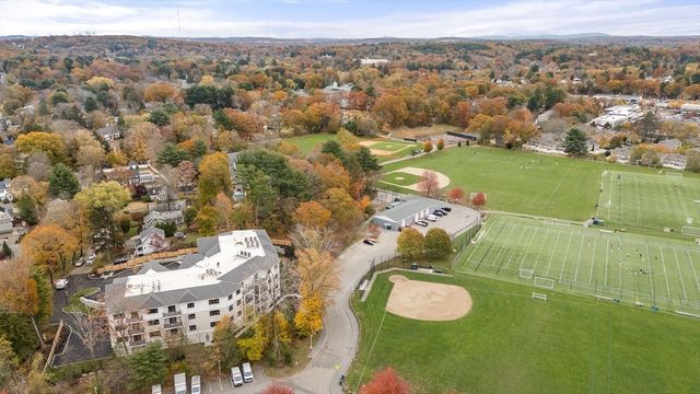 16 Stearns Rd 101, Wellesley, MA 02482