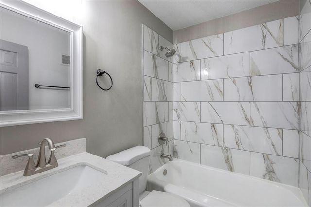 10427 Palmer Avenue, Kansas City, MO 64134