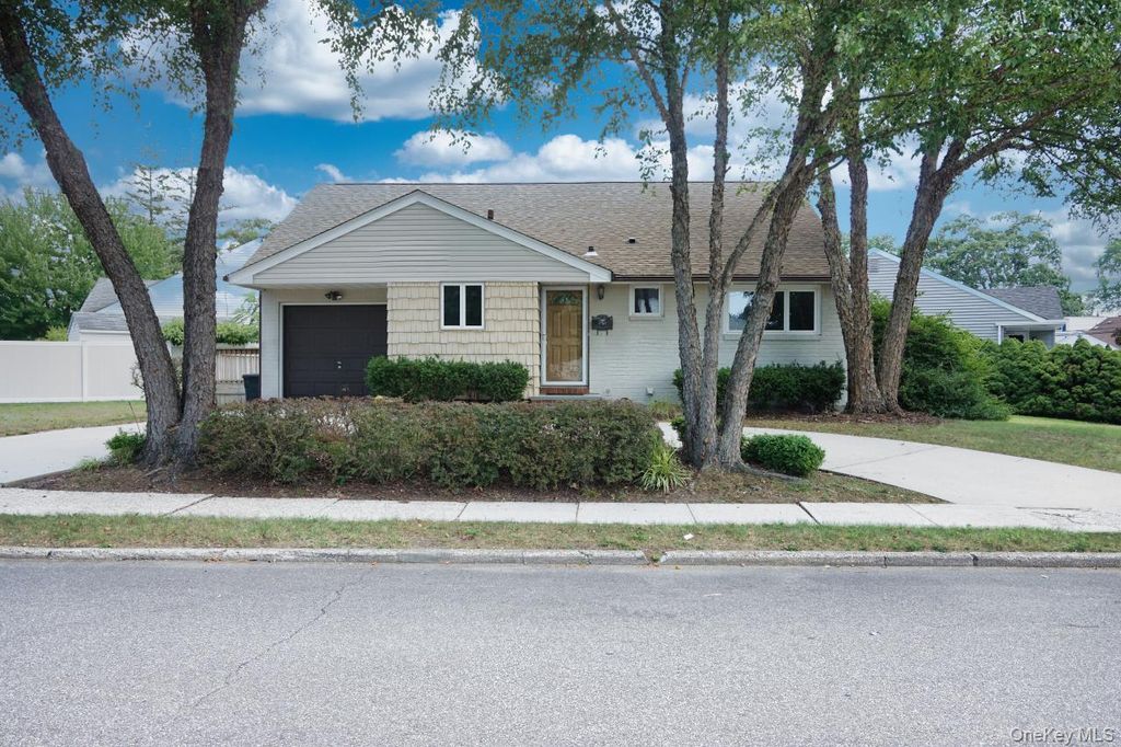 108 Glen Road, North Babylon, NY 11703 — exterior