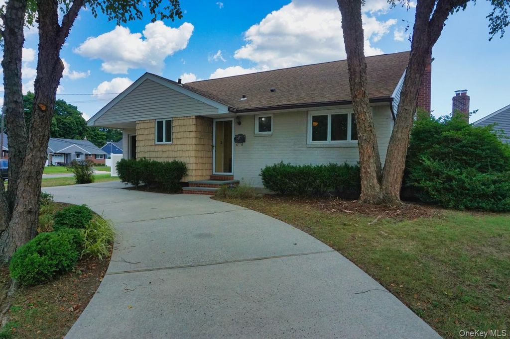 108 Glen Road, North Babylon, NY 11703 — photo 2