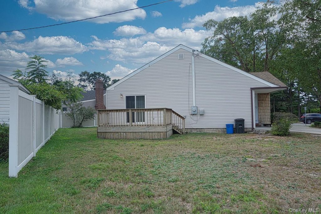 108 Glen Road, North Babylon, NY 11703 — photo 4