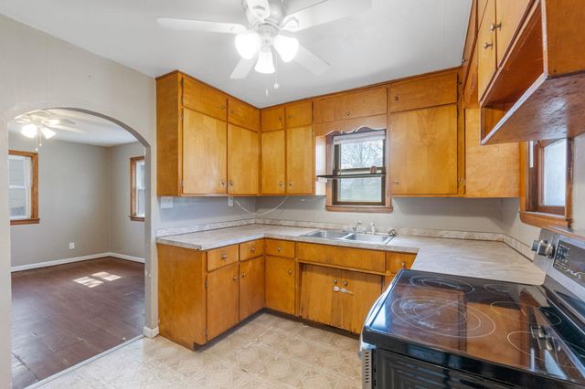915 Cadam Court, Cedar Falls, IA 50613