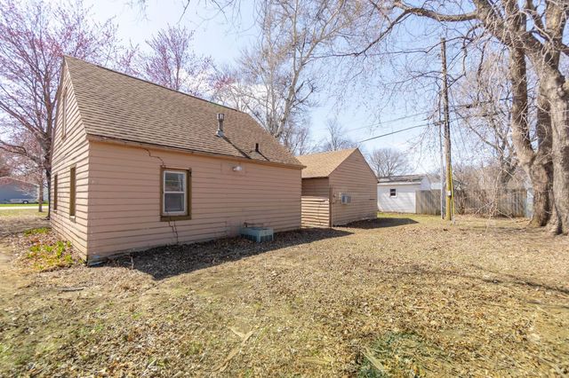 915 Cadam Court, Cedar Falls, IA 50613