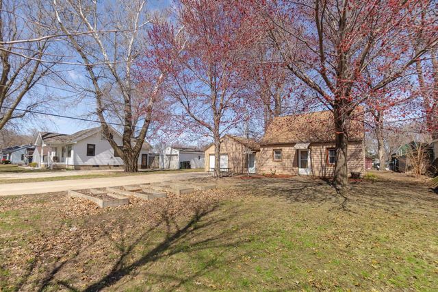 915 Cadam Court, Cedar Falls, IA 50613